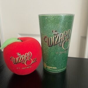 The Wizard of Oz Collectible Cup and Apple